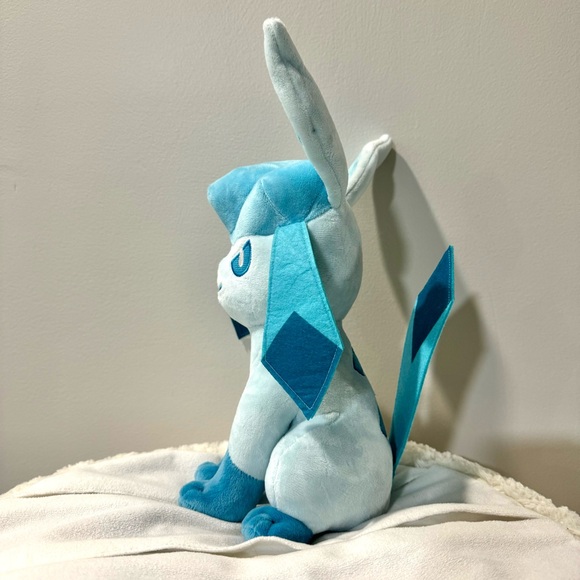 POKEMON Glaceon Plush - Picture 4 of 5